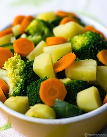 Groentemix met wortelen, courgette, broccoli en krielaardappelen