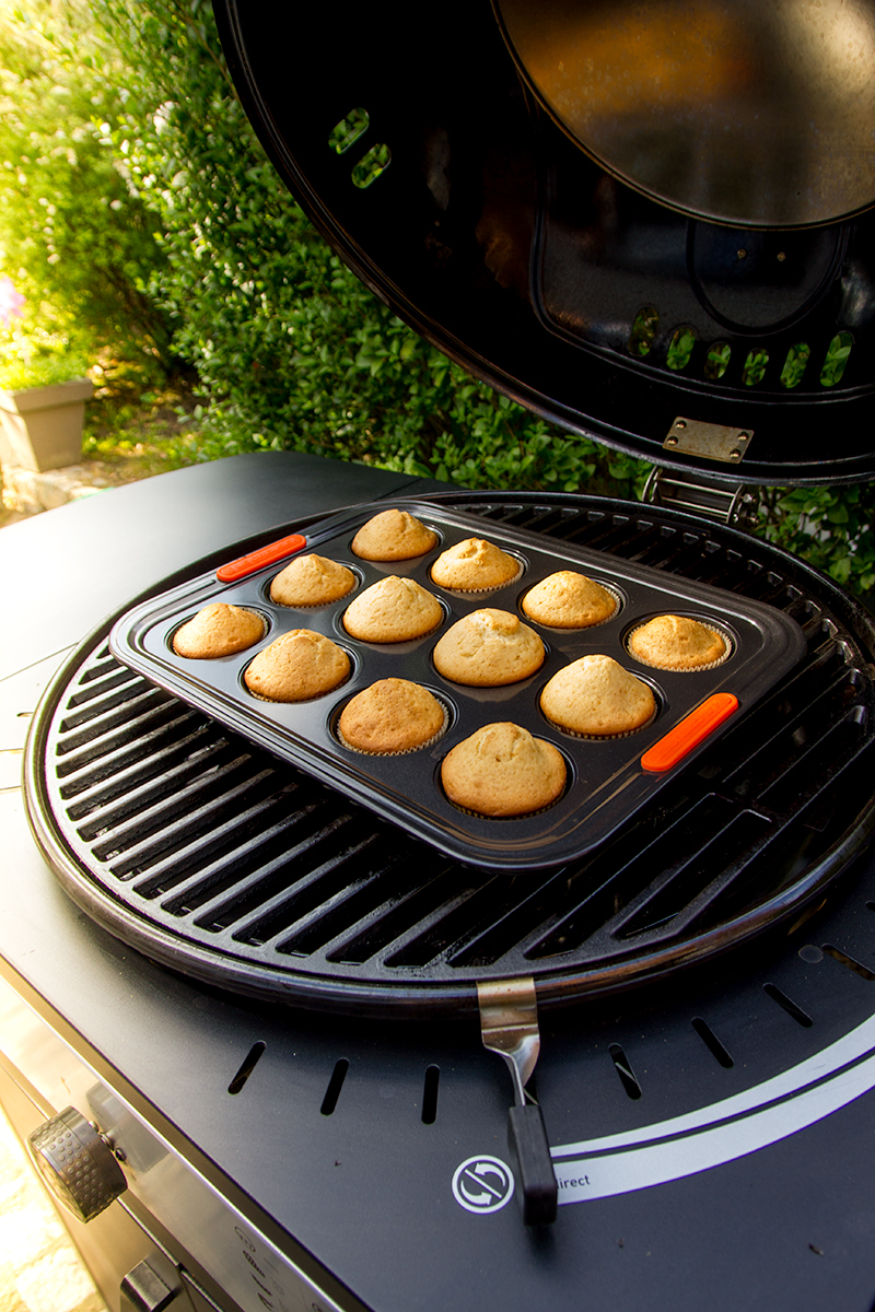 Muffins bakken met de gasbarbecue 