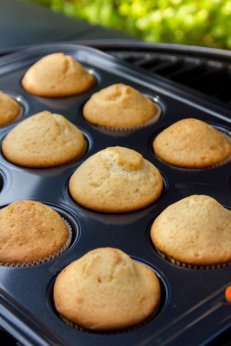 Muffins bakken met de gasbarbecue 